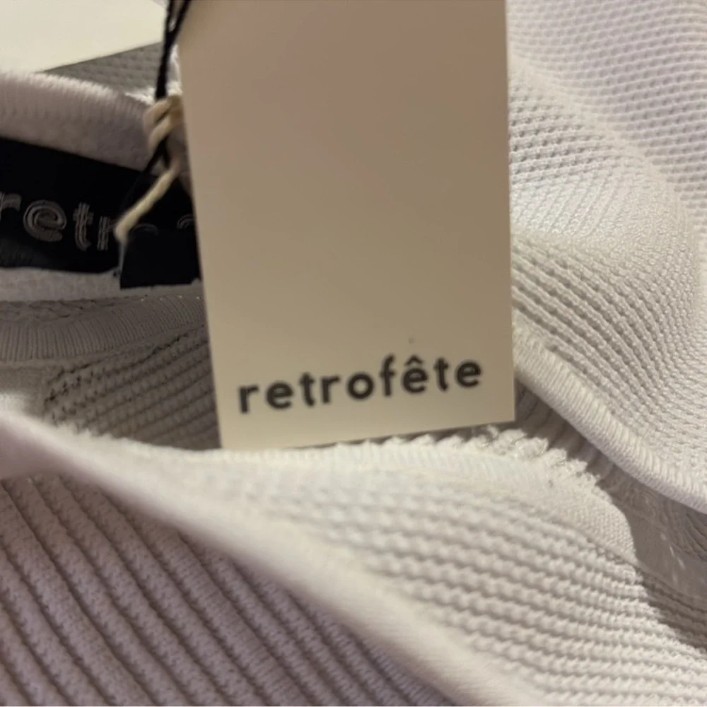 Retrofête LENA BODYSUIT Size L, New With All Original Tags
$137 $300
Size: L - Picture 7 of 8